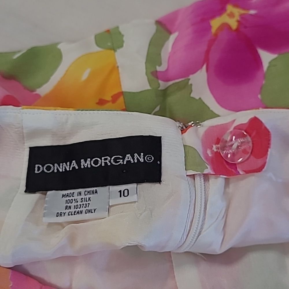 Donna Morgan Floral 100% Silk Fully Lined Capris - Picture 4 of 13